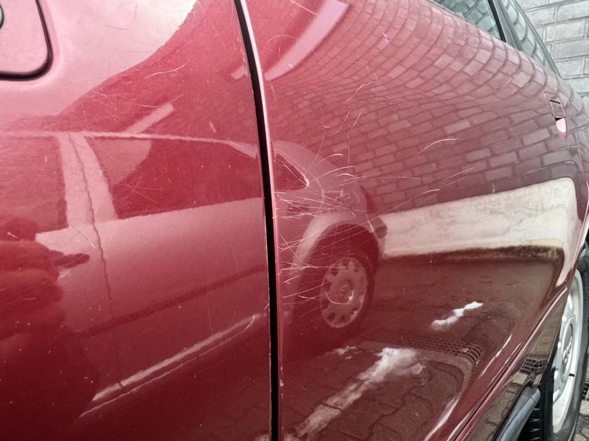 Audi A4 B5 original T&uuml;r hinten links LZ3L Hibiscusrot Kombi Avant Rohbau Bj.1998